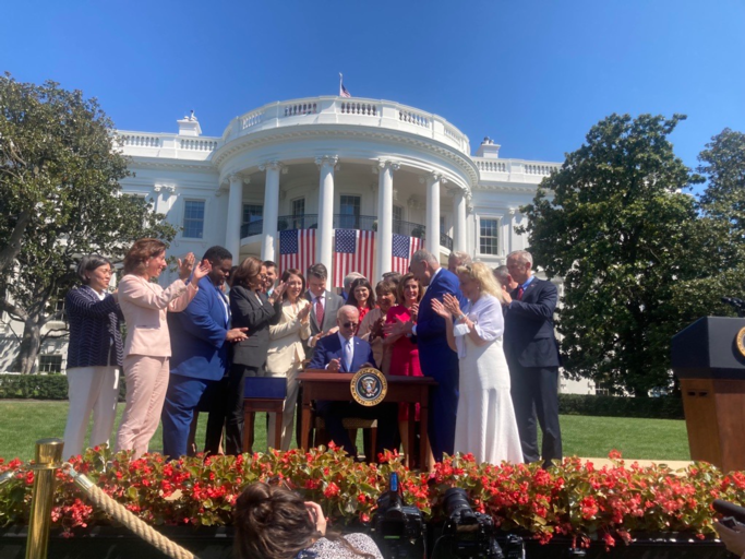 Cantwell Statement on President Biden’s Signing of CHIPS and Science